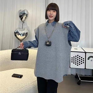 灰色后背拉链马甲针织背心女秋季高级感宽松慵懒外搭无袖毛衣马夹