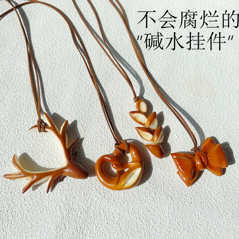 PVC仿真碱水结牛角包模型 挂包解压小物 车载挂饰项链创意模型