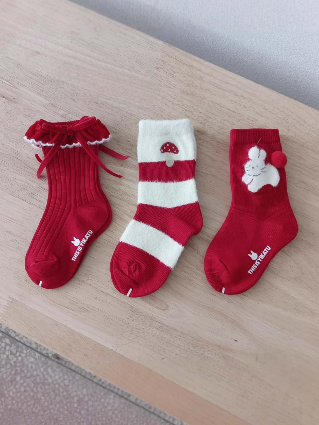 Yikatu伊卡兔儿童袜子2025秋款新款兔子花边红色系童袜中筒袜