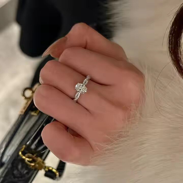 S925纯银旋转芭蕾鸽子蛋戒指女轻奢时尚高级指环求婚订婚钻戒批发