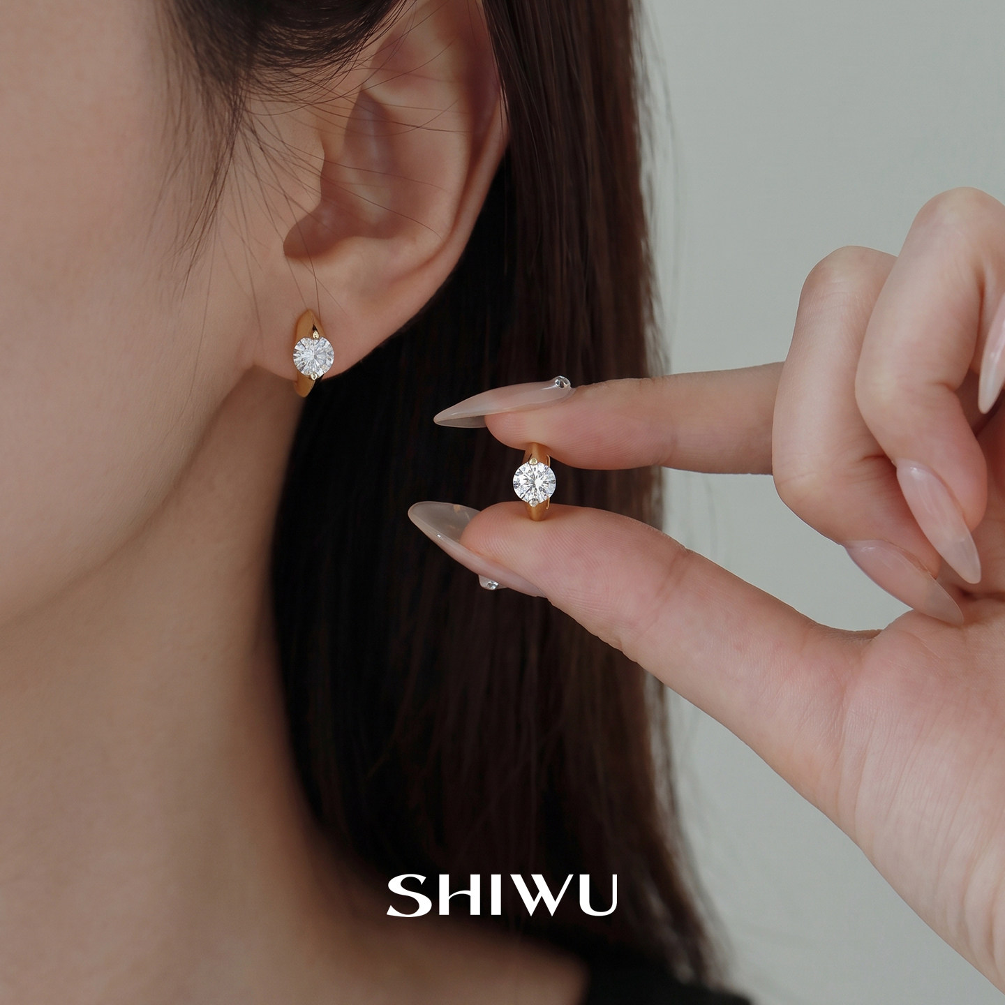 简约高级感钻石耳扣女轻奢气质耳钉小众设计圆形金色镶嵌锆石耳环