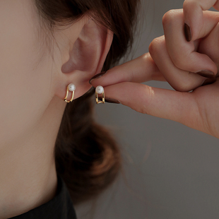 925纯银酒窝天然淡水珍珠耳钉小巧耳饰女2026新款 高级感耳环 爆款