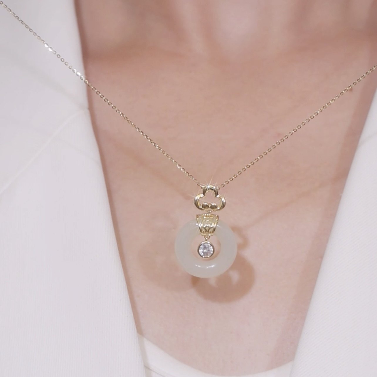 2022年新款和田玉小众轻奢侈S925纯银祥云平安符项链女锁骨链吊坠