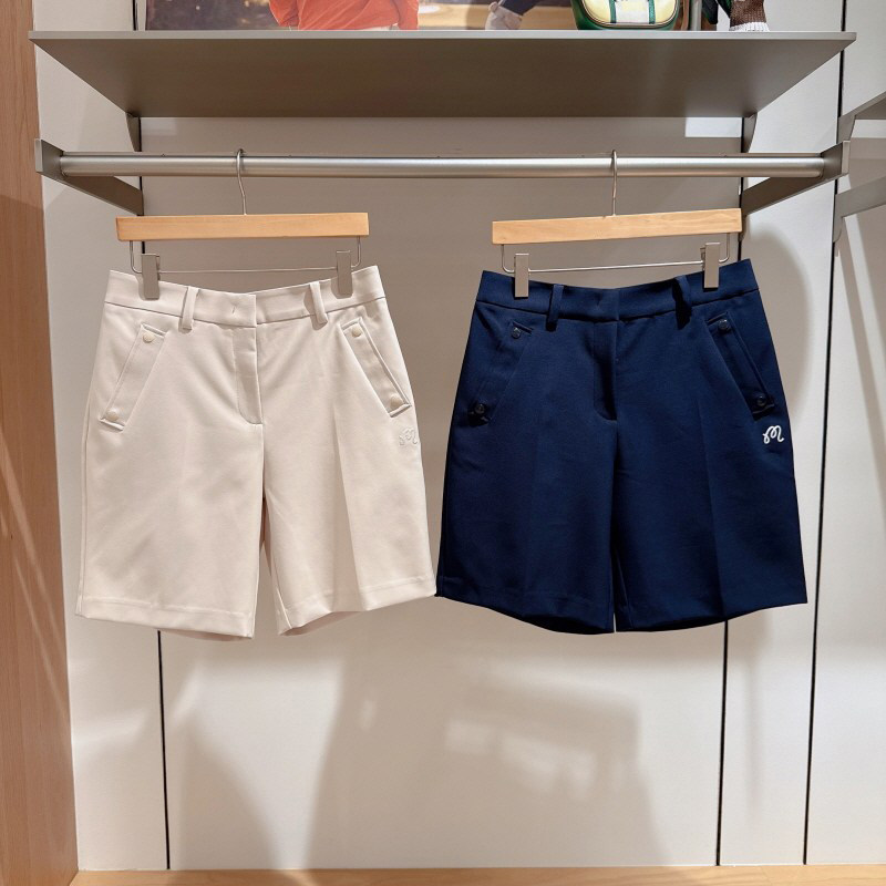 26夏季新款女士高尔夫服装字母休闲纯色短裤运动百搭休闲速干户外