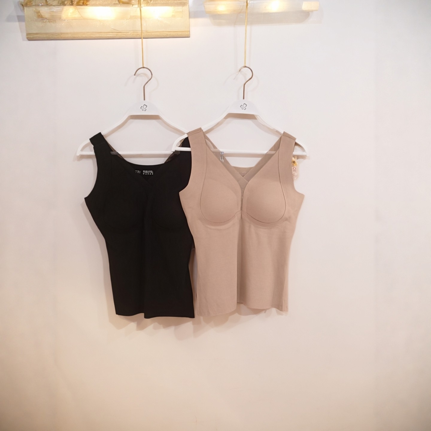 都市丽人加绒无痕V领带胸垫背心