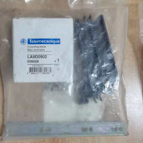 议价LA9D4002加LA9D0902辅助触点加安装架，实物拍图
