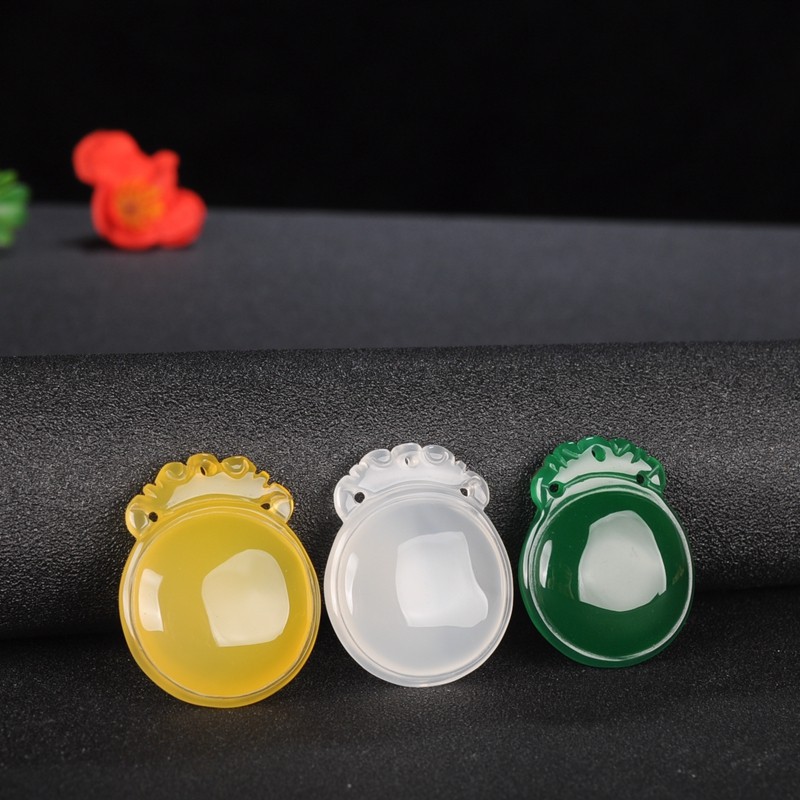 冰种玛瑙玉髓护心镜吊坠乳白色绿色黄色辟保平安项链挂件男女款