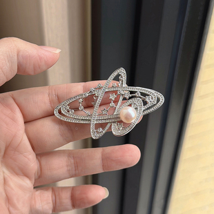 JOMEE 天然淡水珍珠西太后同款胸针胸花外套胸牌别针丝巾扣高级感