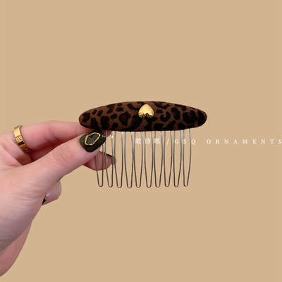 秋冬复古毛绒豹纹小金标发梳