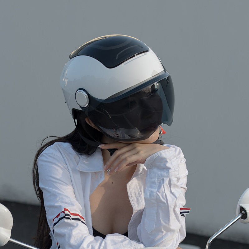 两只小蜜蜂电动摩托车头盔男女士夏季防晒半盔电瓶四季通用安全帽