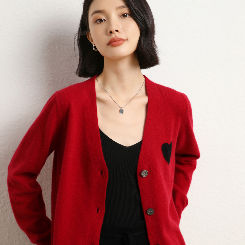2023秋冬新款羊绒衫女V领开衫宽松显瘦川久爱心针织短款毛衣外套