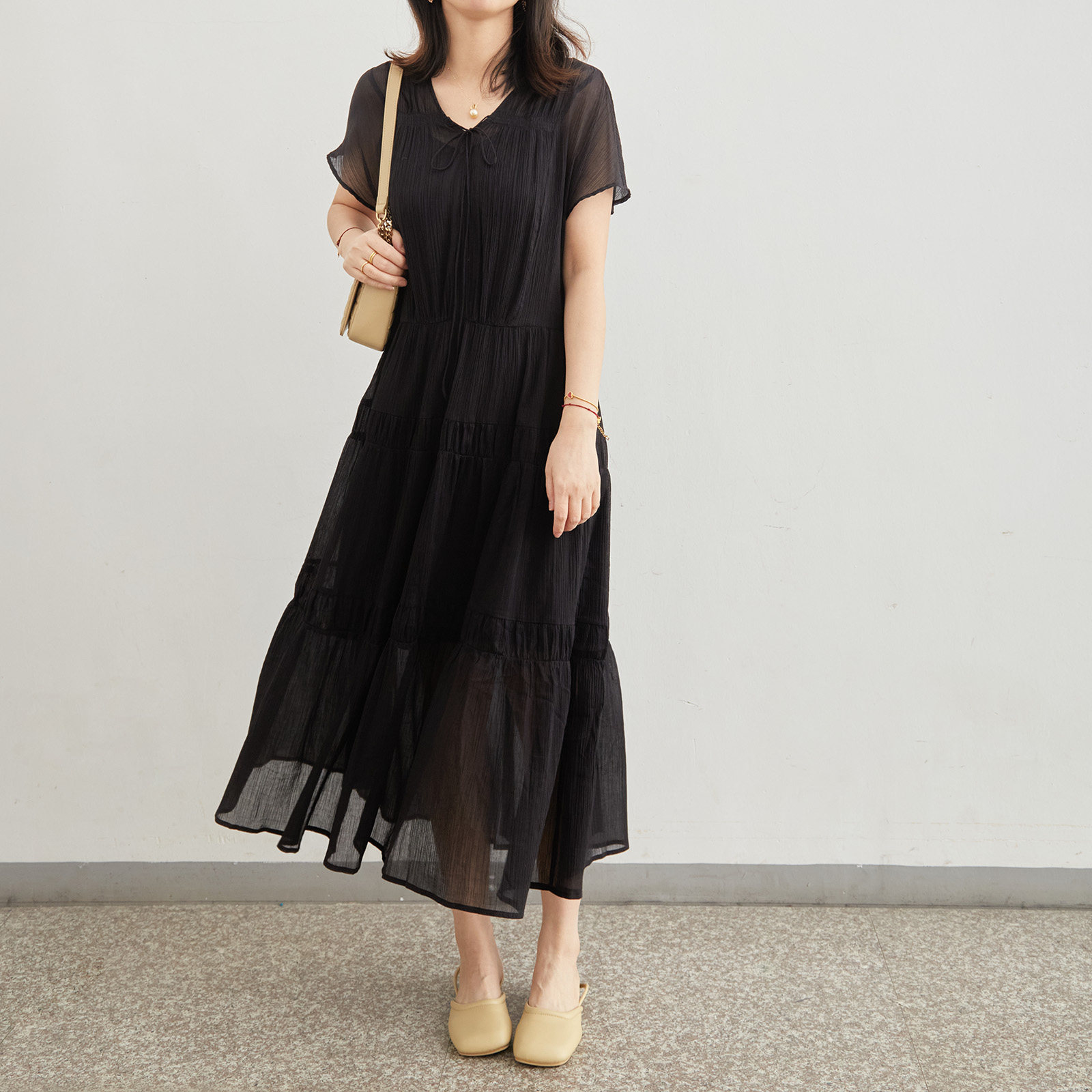 美集飞漾 日系夏季纯棉顺纡抽褶纯色连衣裙女短袖v领收腰显瘦长裙