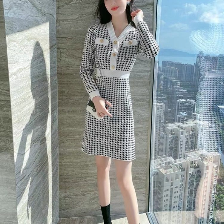 小个子盐系穿搭显瘦千鸟格V领连衣裙早秋2021女装洋气减龄针织裙