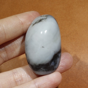 37克好型饱满黑白分明青花山料修型挂件和田玉天然玉石男女同款