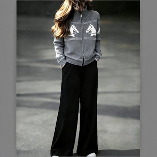 韩式搭配一整套冬装气质轻熟风卡通立领小马提花针织衫阔腿裤套装