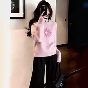 2026超火穿搭一整套韩系甜美减龄花朵粉色圆领针织衫阔腿裤套装春