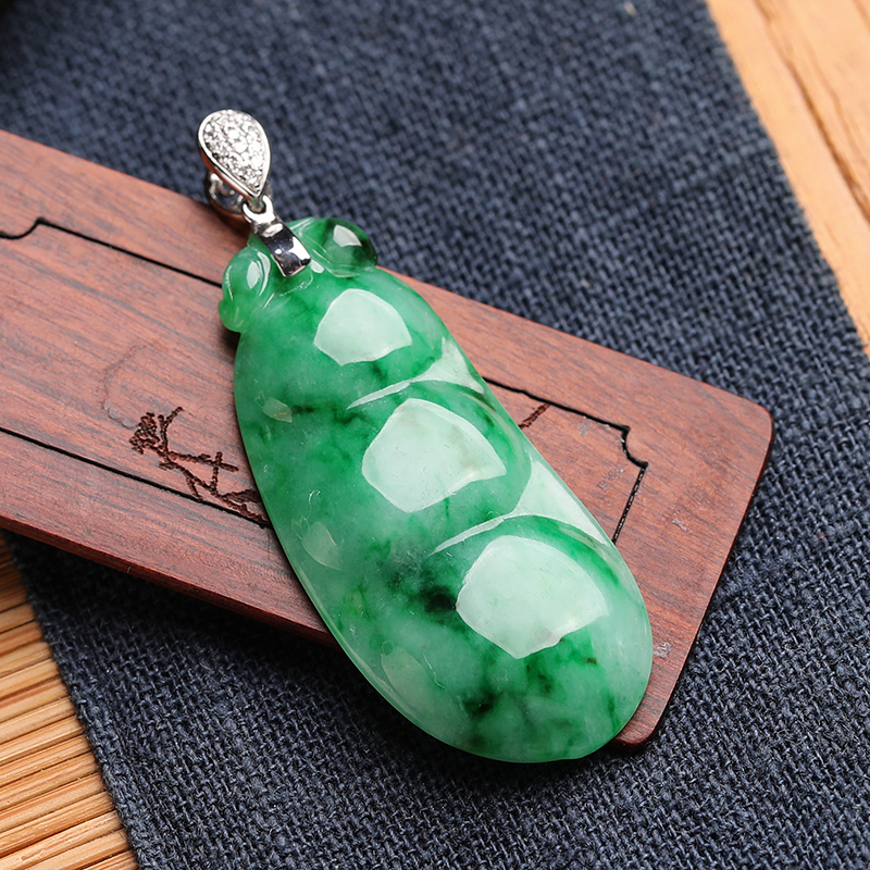 羊子珠宝满绿18K金镶嵌翡翠福豆