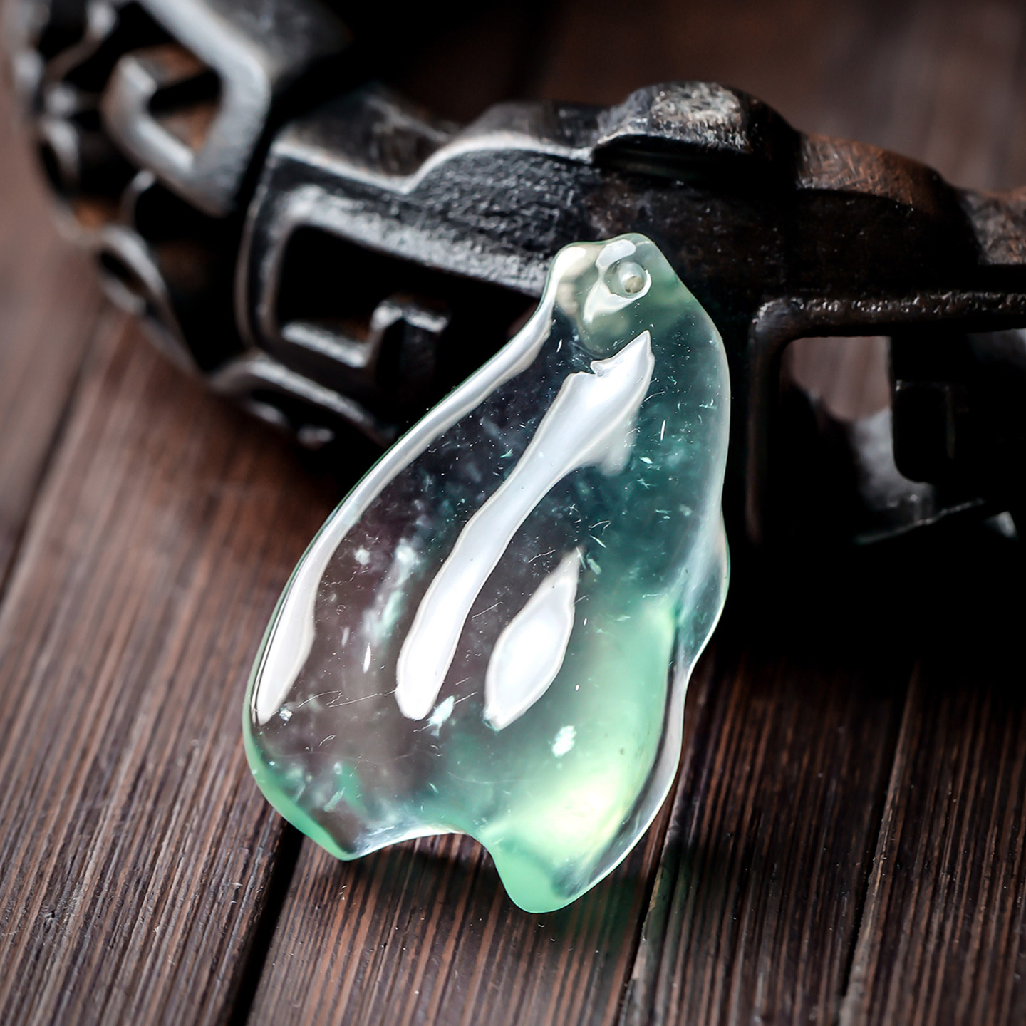 羊子珠宝 澄空游灵 老坑玻璃种晴水色随形翡翠鱼儿吊坠12.25