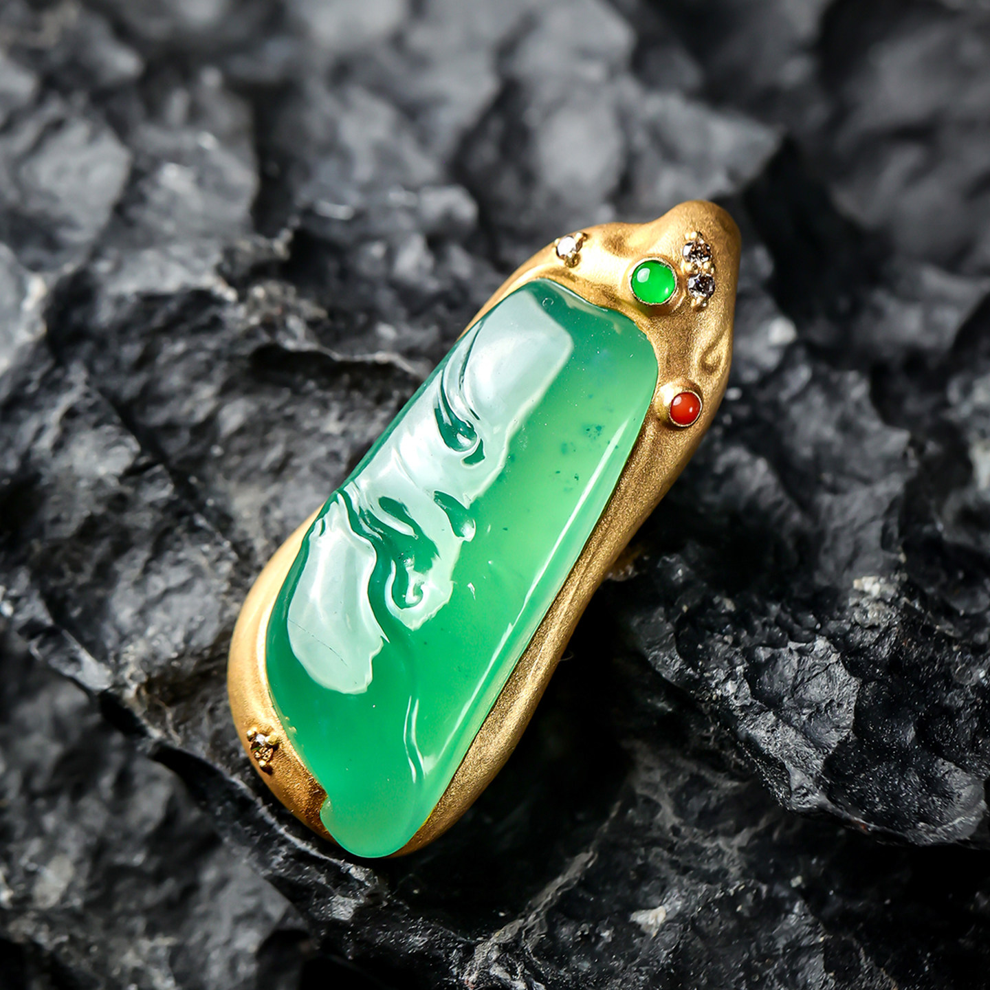 羊子珠宝 风吟翠谷 老坑设计款高冰满绿随形翡翠吊坠2.2