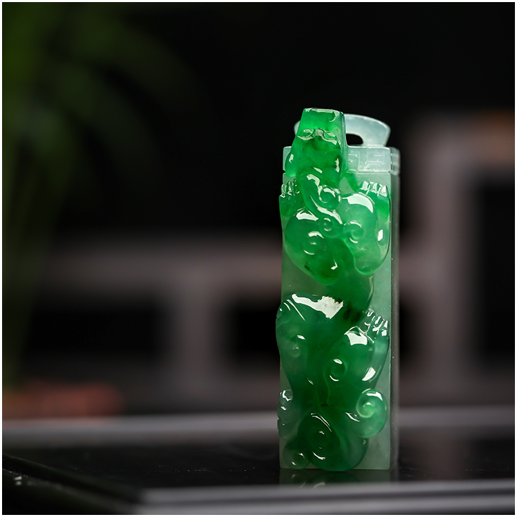 羊子珠宝 龙衔宝盖  老坑冰种冰阳绿翡翠螭龙文玩印章挂件