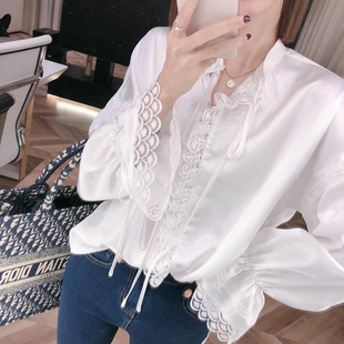 早秋新款喇叭袖设计感蕾丝花边绑带上衣女白色缎面衬衫