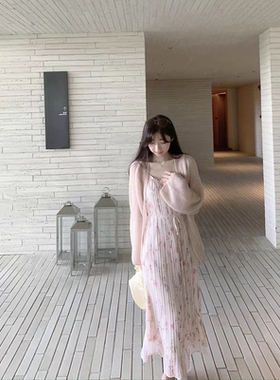 丁香 压绉吊带雪纺连衣裙女秋季新款显瘦度假中长款碎花裙