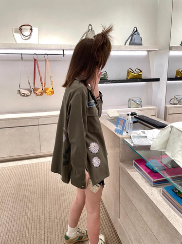 心头爱C位私服 小巧思款军绿水洗外套