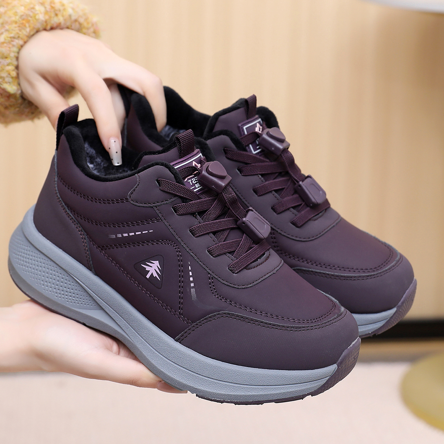 老北京棉鞋女冬季健步鞋中老年妈妈鞋加绒保暖防滑老人休闲运动鞋