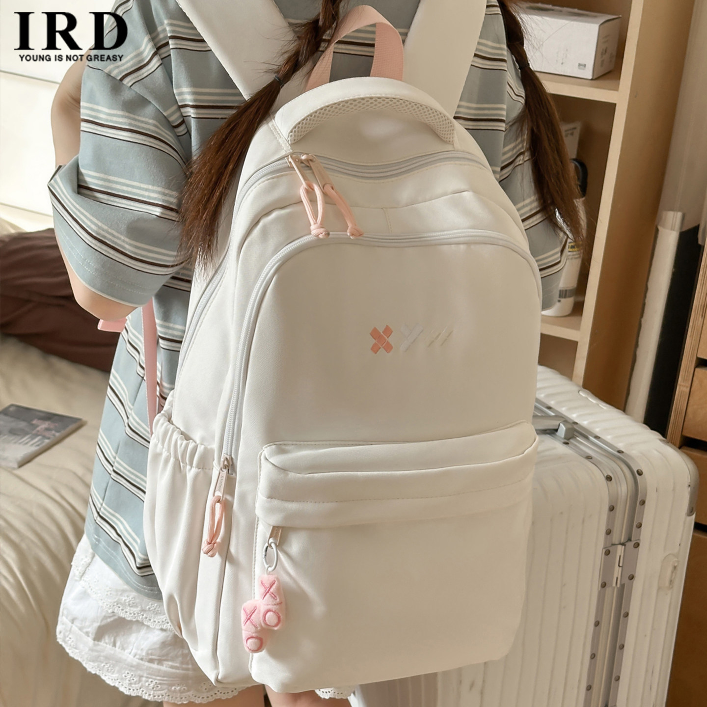 日系简约纯色双肩包女初中生高中生大容量小学生减负护脊儿童书包