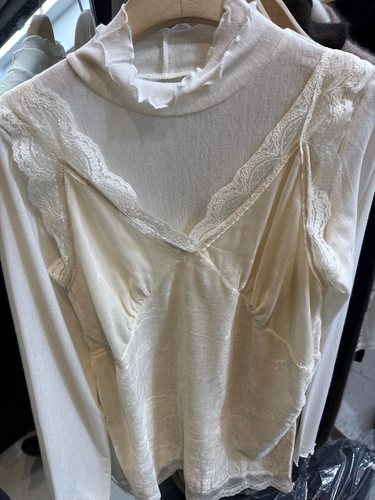 9938-6881新品韩系高品质V领蕾丝拼接吊带背心女秋冬显瘦打底衫