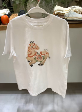 26579韩版水墨色系小马图案宽松版质感白T恤短袖