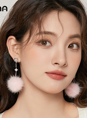 ONA雪花星星毛球耳环女2025年新款秋冬爆款耳坠小众毛茸茸耳饰品