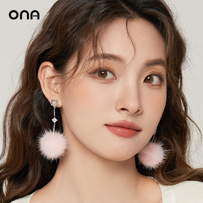 ONA雪花星星毛球耳环女