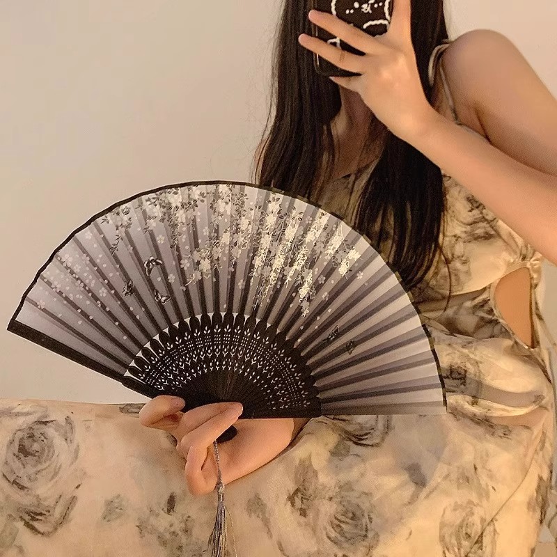 中国风黑色水墨画旗袍扇子随身夏天古风中式流苏折扇便携汉服竹扇