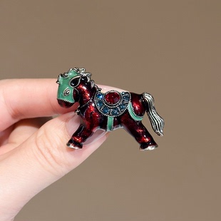 2026新年马到成功胸针高档女奢华气质女本命年小马高级感别针配饰