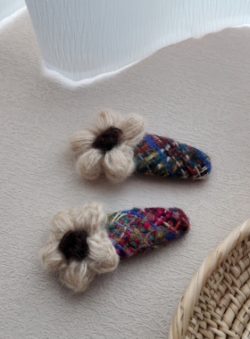 针织花朵发夹女2025新款高端彩色条纹少女氛围感百搭甜美发饰头饰