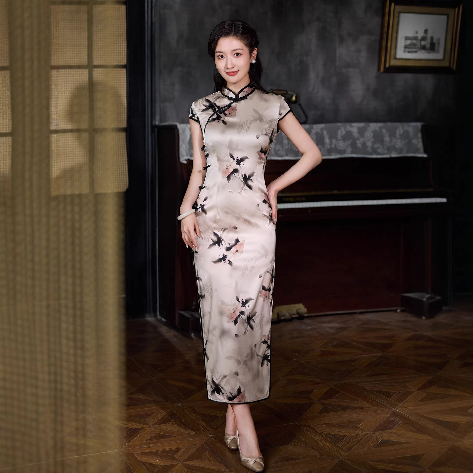 今典2026春夏真丝旗袍白色复古长款优雅新中式高端桑蚕丝连衣裙女