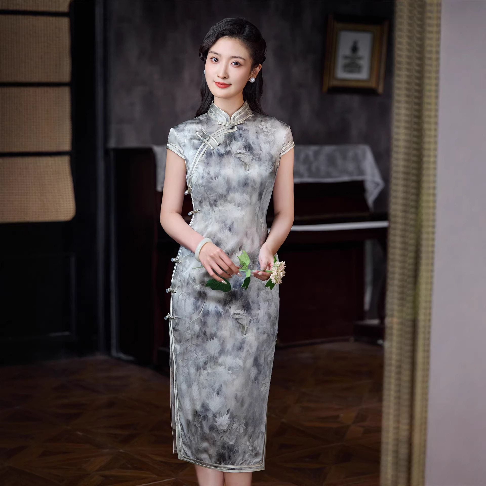 改良真丝旗袍女短款新中式高级感灰色2026桑蚕丝连衣裙日常小个子图片