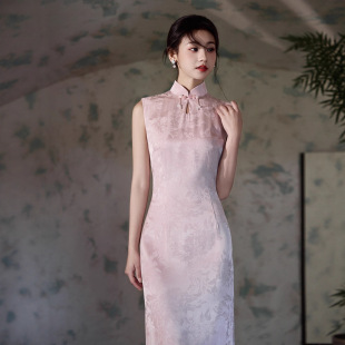 改良新中式粉色无袖旗袍女2026夏季新款订婚礼服气质高级感年轻款