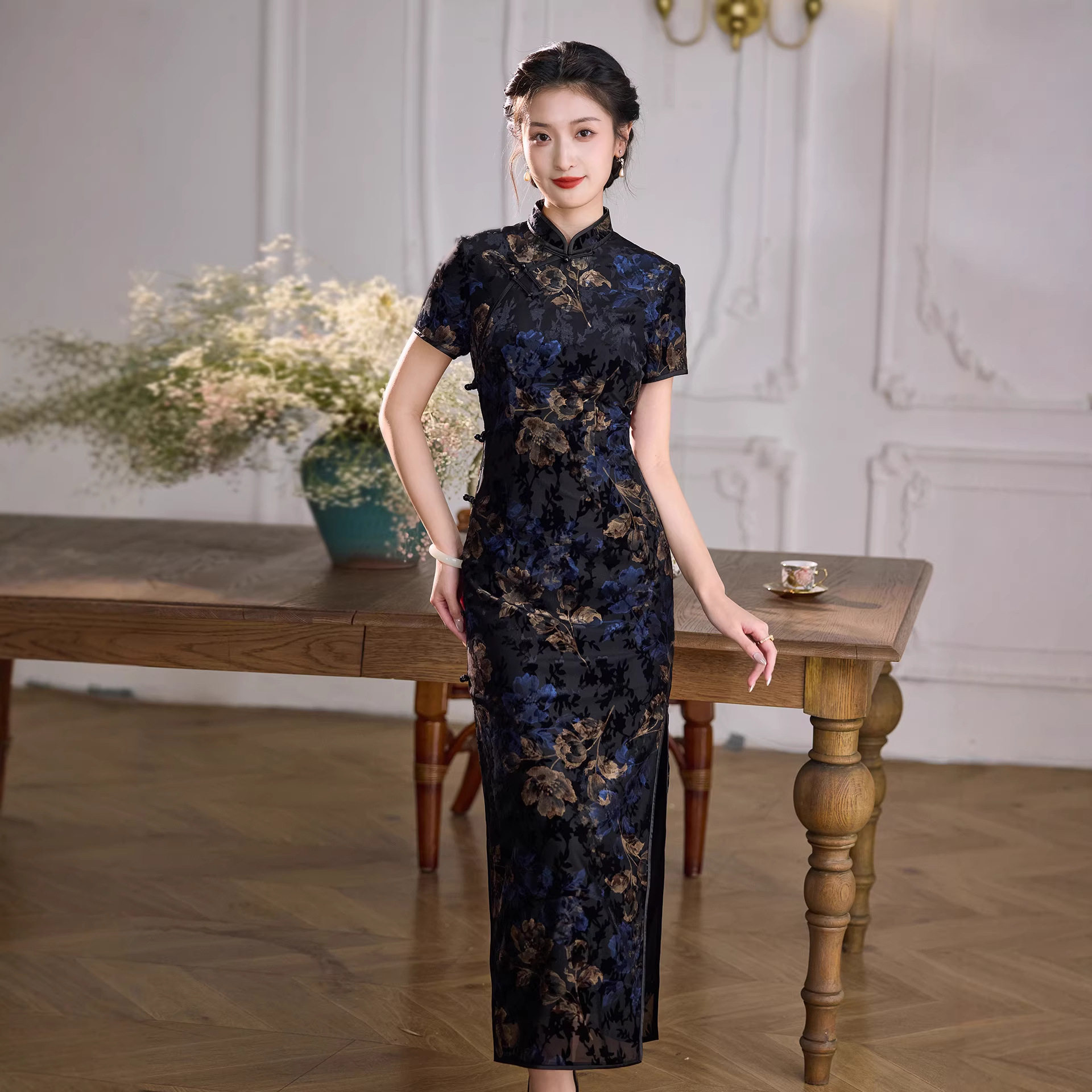 2026夏季新款旗袍改良复古年轻款女新中式国风连衣裙植绒印花短袖