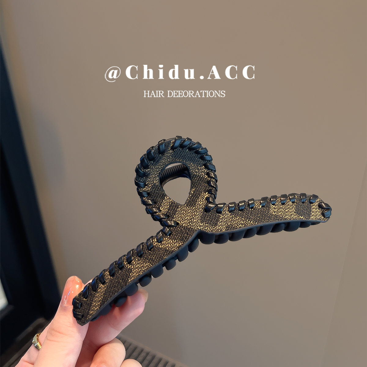 韩版大号抓夹女皮质黑色发饰鲨鱼夹头饰2024秋冬新款高端发饰发夹