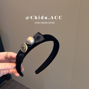 黑色发箍小香风头饰2024新款 高级感珍珠纽扣发饰外出百搭压发头箍