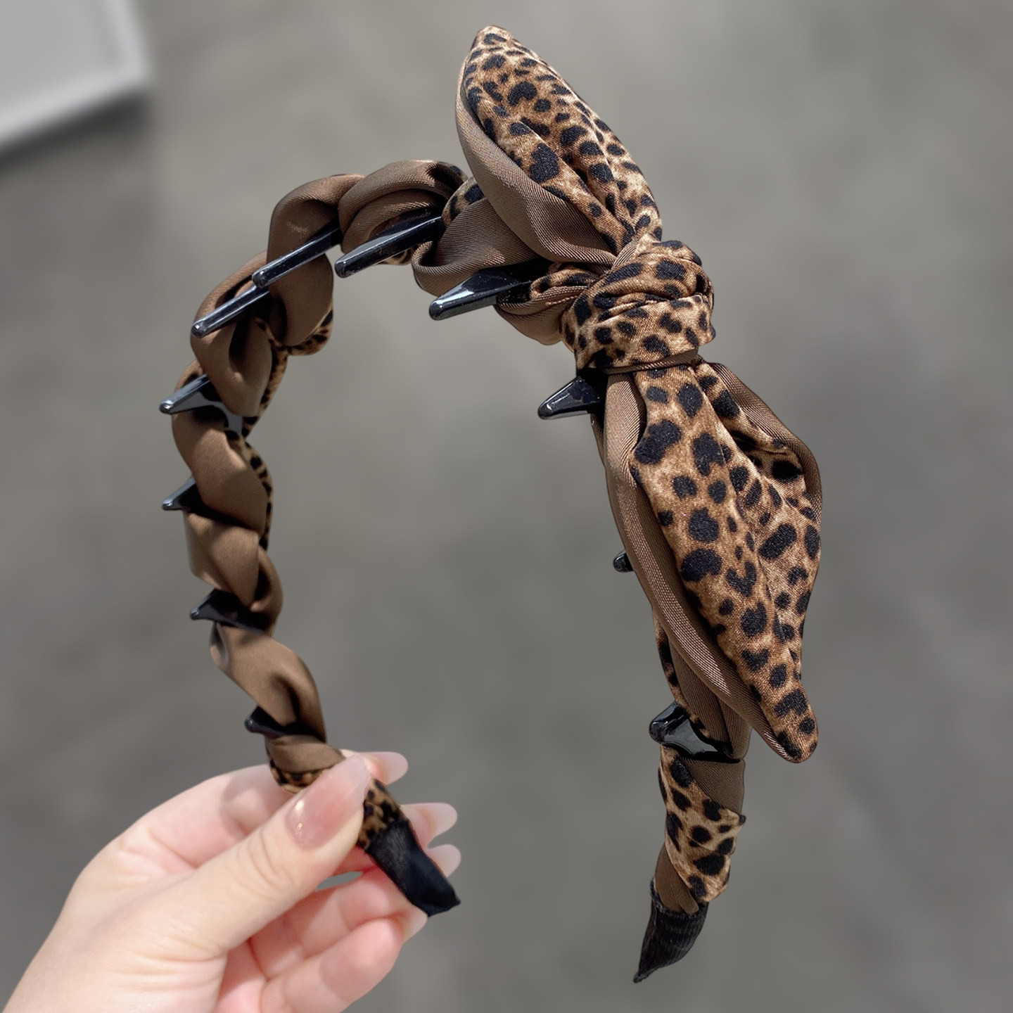 美拉德豹纹蝴蝶结发箍带齿防滑布艺编织头箍高颅顶显脸小秋冬发饰