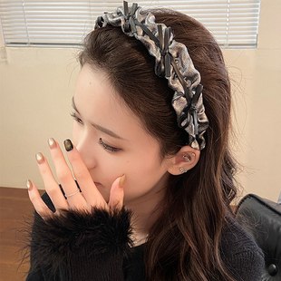 皮质蝴蝶结褶皱发箍小众设计感气质女头箍发卡宽边增高颅顶显脸小