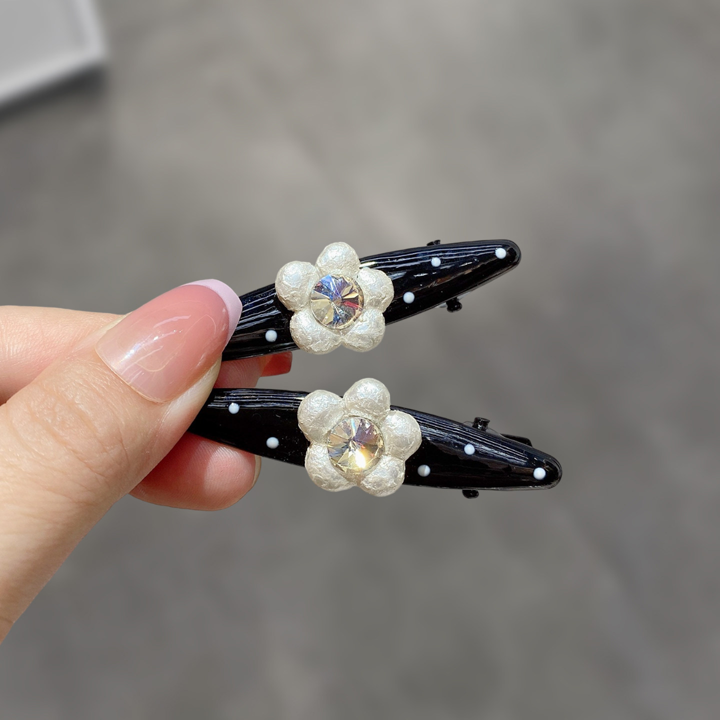 黑白波点闪钻花朵鸭嘴夹发夹简约精致侧边夹通勤淑女百搭气质发饰