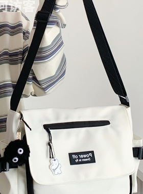 日本新款简约百搭斜挎包女大容量学生上课包包工装邮差包男士新款
