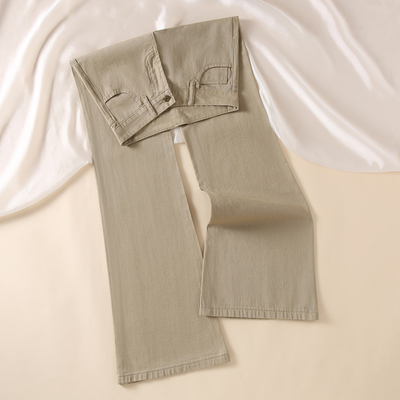 卡其色微喇牛仔裤女2025年新款