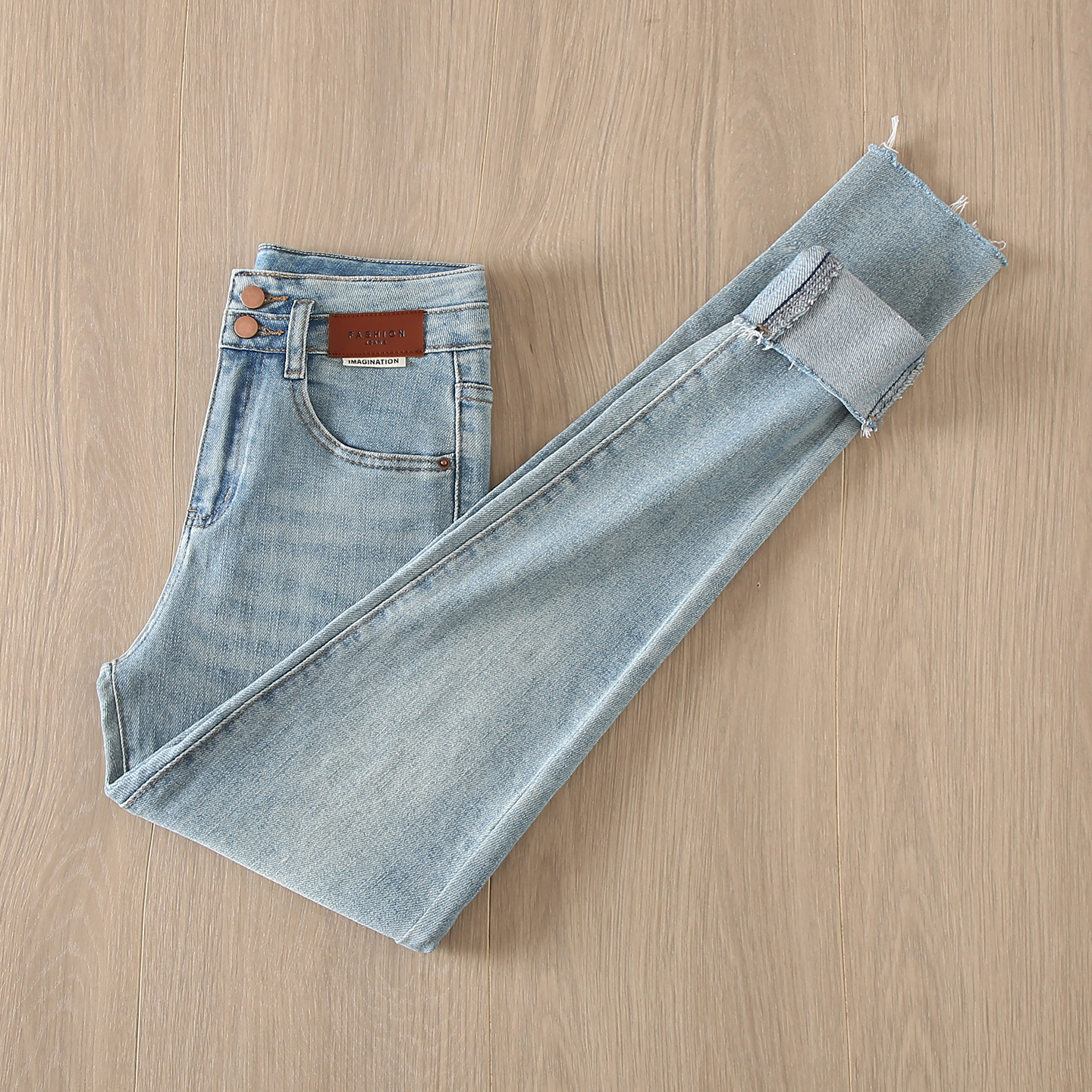 浅蓝色高腰双扣紧身牛仔裤铅笔裤