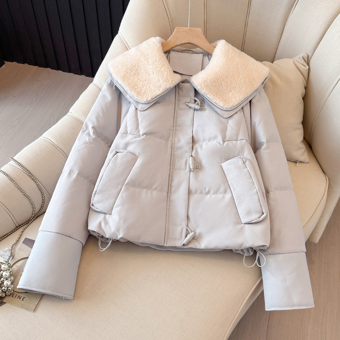 蓝色韩式高级感翻领羽绒服女2025