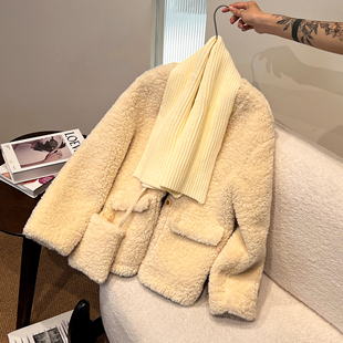 奶呼呼杏色V领羊羔毛外套女2025年秋冬潮流新款宽松保暖休闲棉服